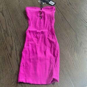 Whitefox hot pink dress one size fits all. Never worn with tags